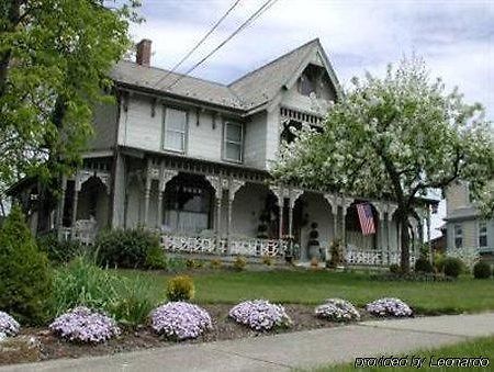 Rocking Horse Inn Ravenna Exterior photo