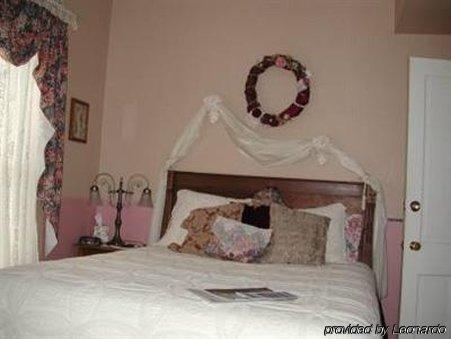 Rocking Horse Inn Ravenna Room photo