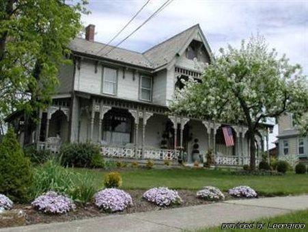 Rocking Horse Inn Ravenna Exterior photo