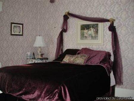 Rocking Horse Inn Ravenna Room photo