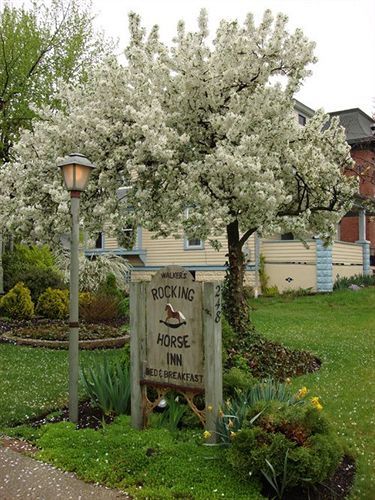 Rocking Horse Inn Ravenna Exterior photo
